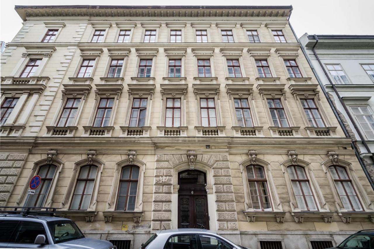 Pyvo Street Home With Balcony By Nw بودابست المظهر الخارجي الصورة